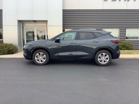 Used 2020 Chevrolet Blazer LT FWD image 2