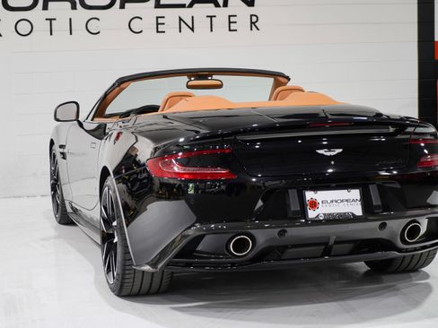 Used 2017 Aston Martin Vanquish Volante RWD image 39