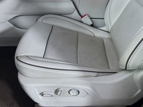 Used 2022 GMC Yukon Denali w/ Denali Premium Package image 24