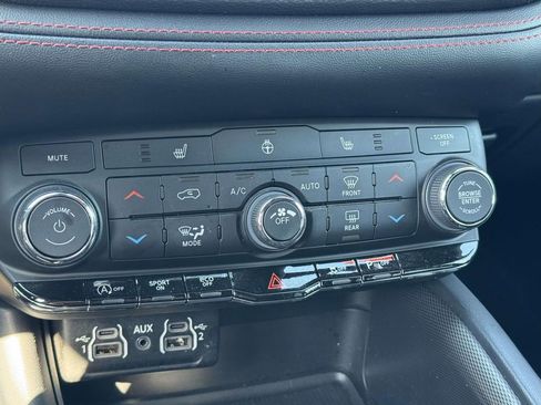 Used 2023 Dodge Durango GT image 25