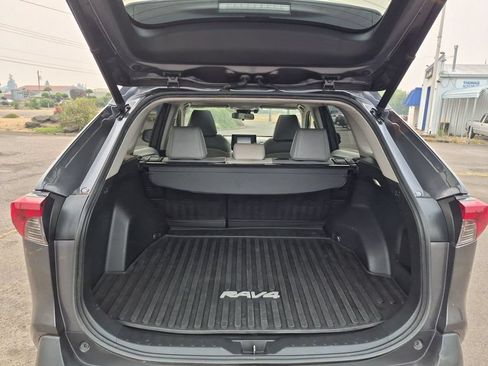 Used 2022 Toyota RAV4 XLE Premium AWD/4WD image 25