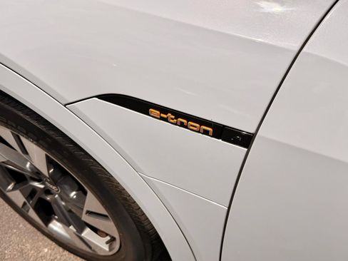 Used 2022 Audi e-tron Premium w/ Towing Package AWD/4WD image 6