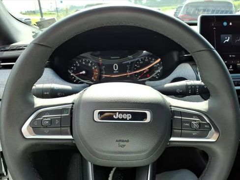 Used 2024 Jeep Compass Latitude AWD/4WD image 19