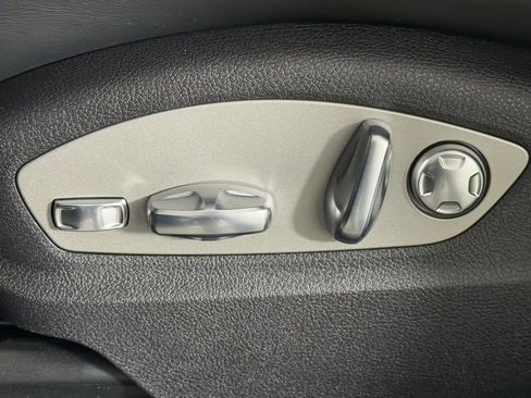 New 2026 Porsche Macan Turbo image 30