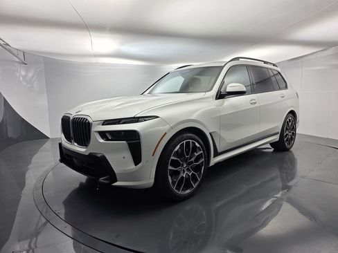 Certified 2023 BMW X7 xDrive40i w/ M Sport Package image 7