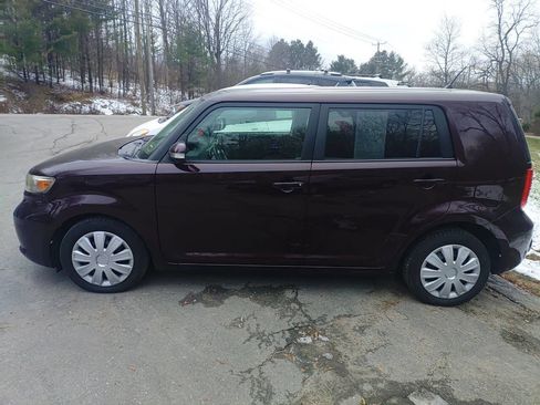 Used 2010 Scion xB image 1