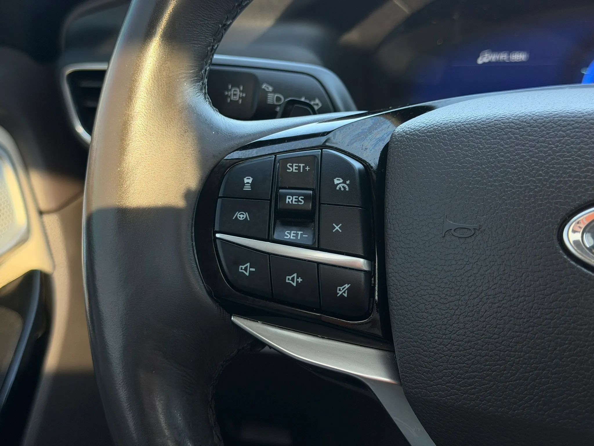 Used 2021 Ford Explorer Platinum w/ Equipment Group 601A AWD/4WD image 39