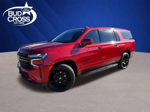 Used 2023 Chevrolet Suburban RST w/ Sport Performance Package image 1