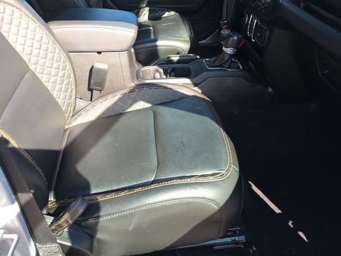 Used 2023 Jeep Wrangler Unlimited Sahara AWD/4WD image 5