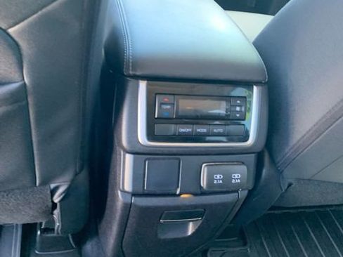 Used 2022 Subaru Ascent Onyx Edition AWD/4WD image 18