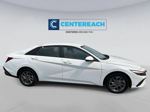 Used 2024 Hyundai Elantra SEL FWD image 5