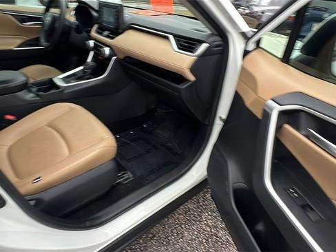 Used 2019 Toyota RAV4 XLE image 16
