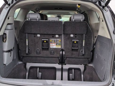 Certified 2024 Toyota Sienna XLE FWD image 17