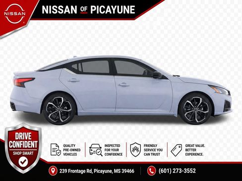 Used 2023 Nissan Altima 2.5 SR FWD image 8
