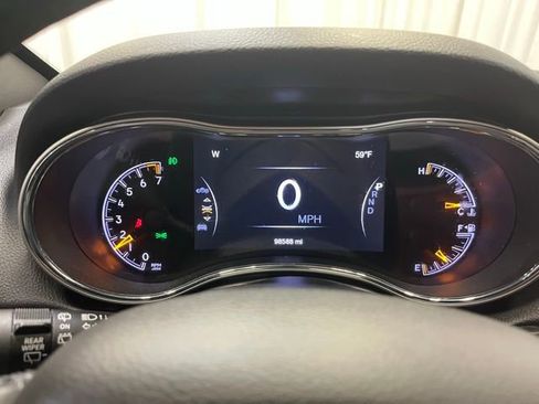 Used 2022 Jeep Grand Cherokee Limited image 21