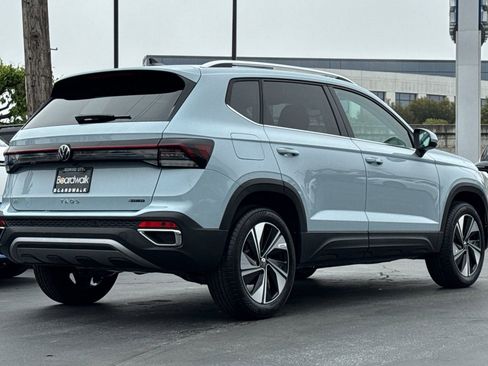 New 2026 Volkswagen Taos SE AWD/4WD image 4