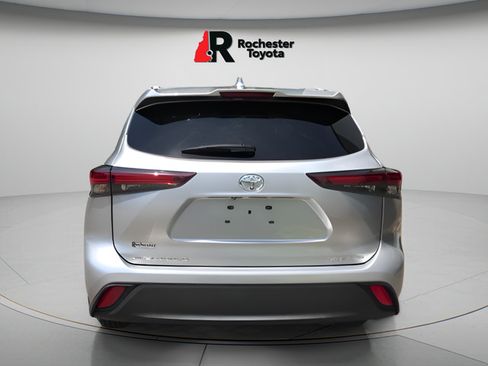 Certified 2024 Toyota Highlander XLE AWD/4WD image 6