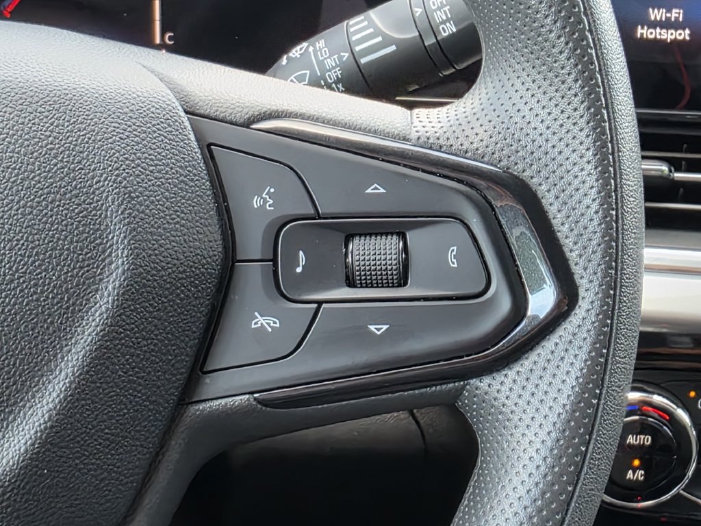 Used 2025 Chevrolet Trax LT FWD image 24