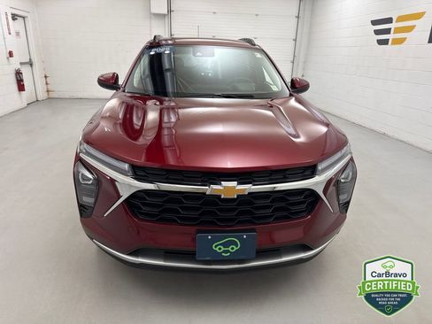Certified 2025 Chevrolet Trax LT w/ Driver Confidence Package FWD image 9