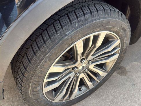 Used 2018 Ford Explorer Platinum AWD/4WD image 8