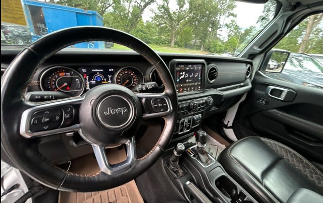 Used 2022 Jeep Wrangler Unlimited Sahara AWD/4WD image 5