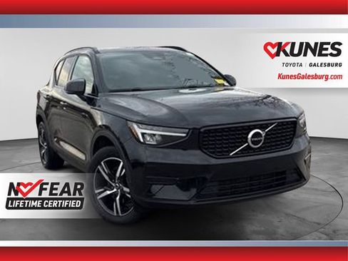 Used 2024 Volvo XC40 B5 Core AWD/4WD image 1