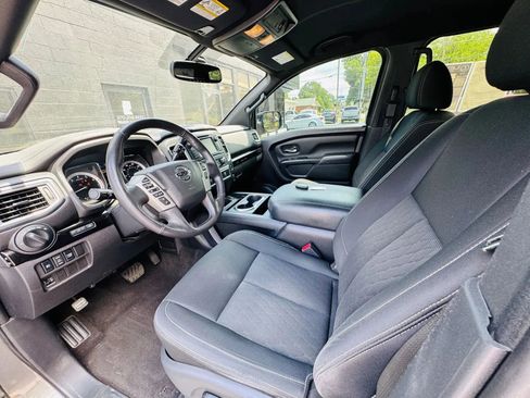 Used 2019 Nissan Titan SV w/ SV Convenience Package image 12