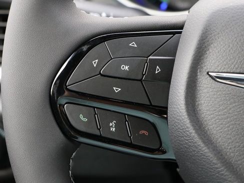 New 2023 Chrysler Pacifica Limited w/ Uconnect Theater Family Group image 18