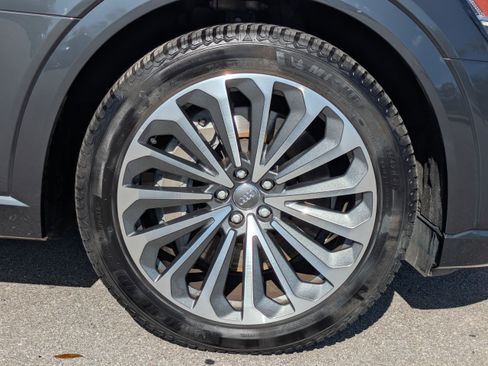 Used 2019 Audi e-tron Prestige w/ Prestige Package image 11