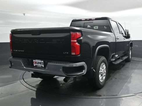 Used 2024 Chevrolet Silverado 2500 LTZ w/ LTZ Convenience Package AWD/4WD image 2