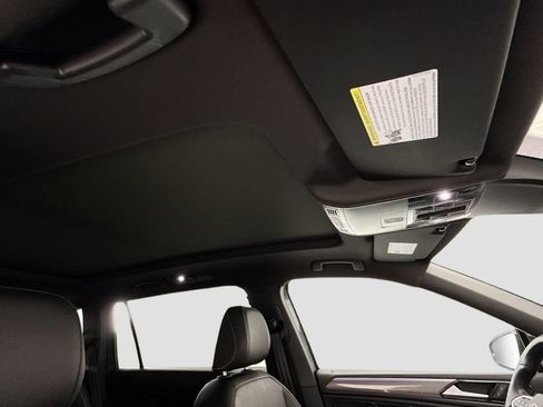 Certified 2024 Volkswagen Tiguan SE R-Line AWD/4WD image 16