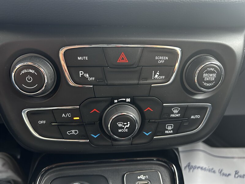 Used 2021 Jeep Compass Altitude w/ Sun & Sound Group AWD/4WD image 18