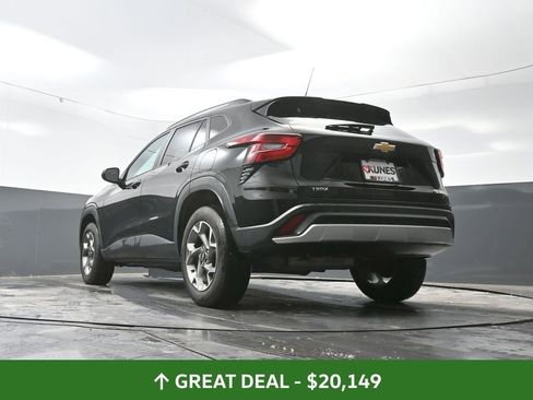 Used 2025 Chevrolet Trax LT image 58