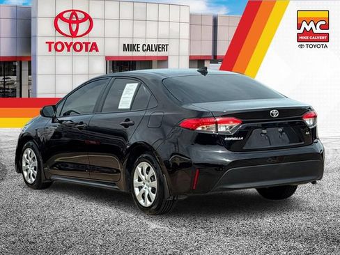 Used 2025 Toyota Corolla LE FWD image 3