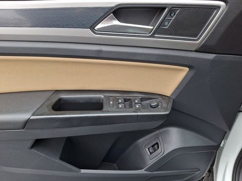 Used 2020 Volkswagen Atlas Cross Sport SE w/ Panoramic Sunroof Package image 12