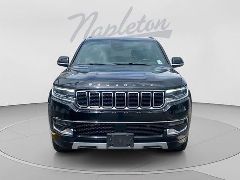 Used 2024 Jeep Wagoneer Series II w/ Flexible Seating Group AWD/4WD image 9