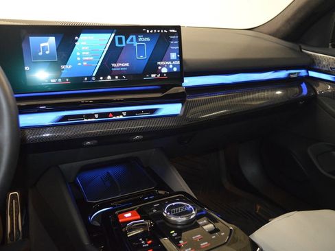 Used 2025 BMW M5 w/ Carbon Package image 24