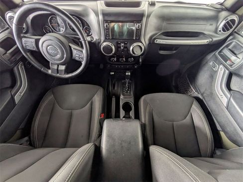 Used 2016 Jeep Wrangler Unlimited Rubicon image 21