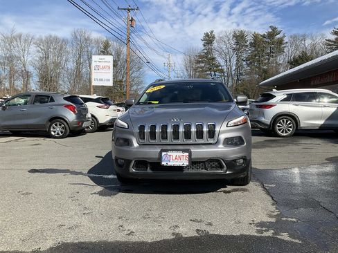 Used 2016 Jeep Cherokee Limited image 2