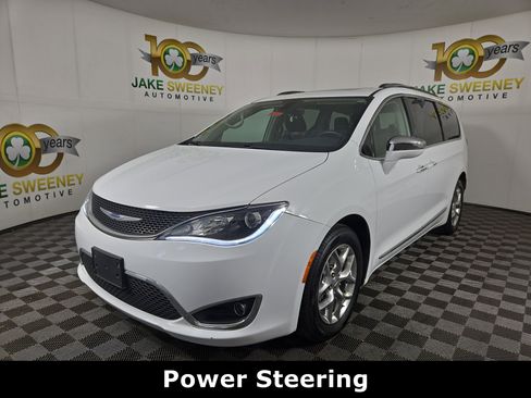 Used 2018 Chrysler Pacifica Limited image 4