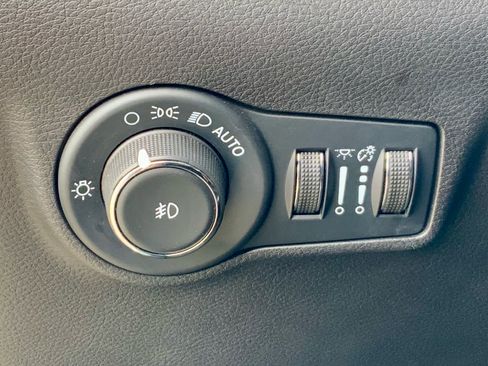 Used 2024 Jeep Compass Latitude image 46