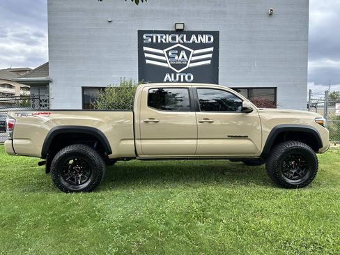 Used 2020 Toyota Tacoma TRD Off-Road w/ TRD Premium Off Road Package AWD/4WD image 5