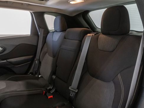 Used 2015 Jeep Cherokee Latitude w/ Comfort/Convenience Group FWD image 25