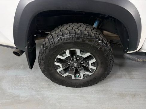 Used 2020 Toyota Tacoma TRD Off-Road w/ Technology Package image 11