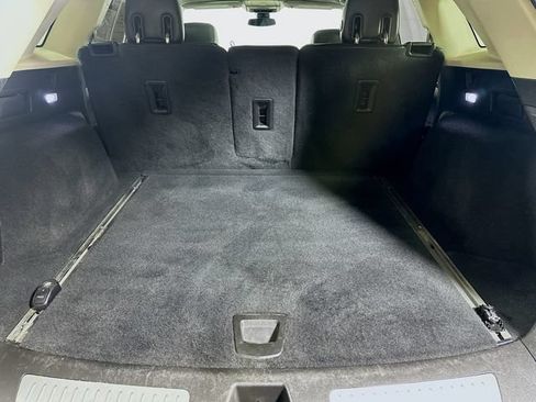 Used 2018 Cadillac XT5 Luxury w/ LPO, Black Ice Package AWD/4WD image 34