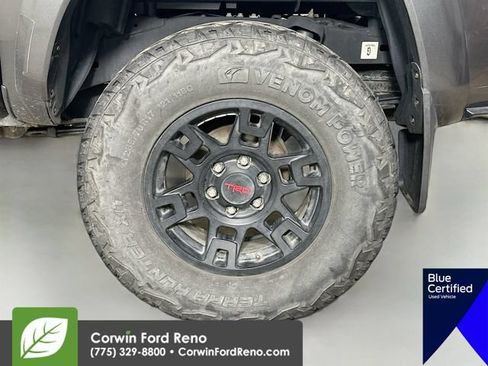 Used 2017 Toyota Tacoma TRD Sport AWD/4WD image 34