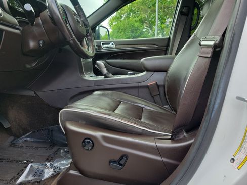 Used 2018 Jeep Grand Cherokee Overland AWD/4WD image 16