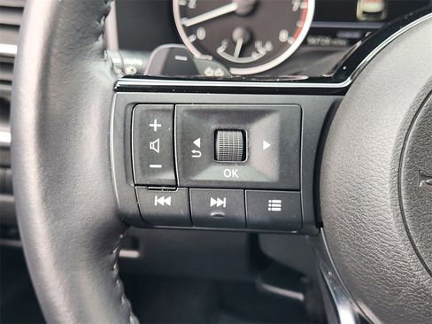 Used 2023 Nissan Rogue SV w/ SV Premium B Package image 28