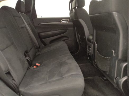 Used 2017 Jeep Grand Cherokee Laredo RWD image 19