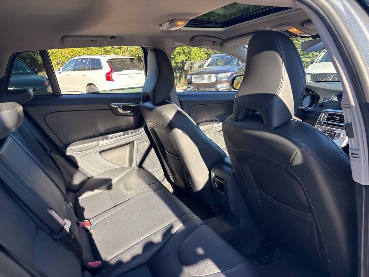 Used 2018 Volvo V60 T5 Cross Country w/ Convenience Package AWD/4WD image 12